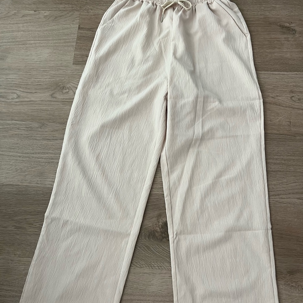 Woman’s Casual Drawstring Pants in Light Cream